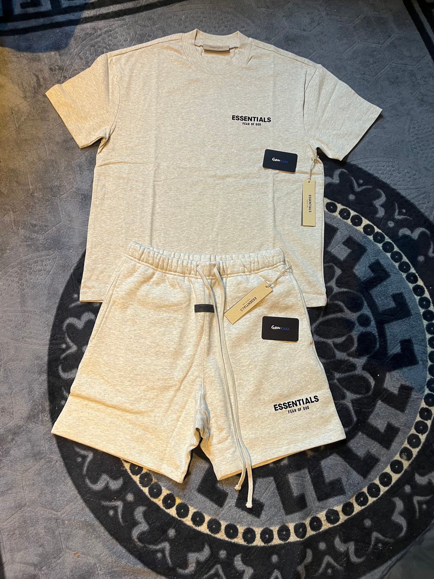 Fear of God
SS22 Essentials Short set LightOat (Black Velvety Print)